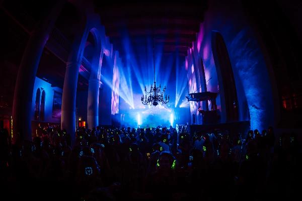 Stille Nacht Silent Disco Akerk
